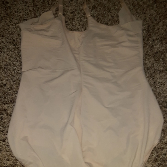 Lingerie - Picture 2 of 5